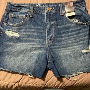 🔥NWT New No Boundaries Juniors Destructed Midi Denim Short